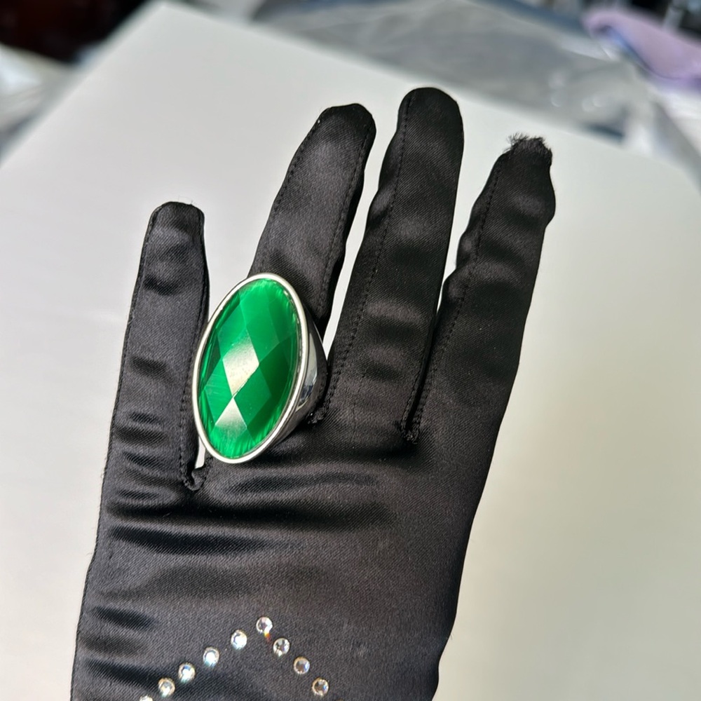 Ring Costume with Large Green Stone with Stretch Band, Size 7.5
